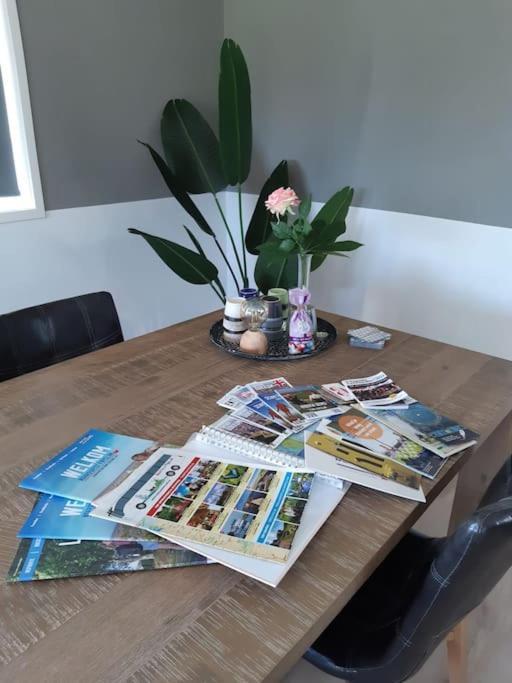 B&B Weidse Blik Ingelum Engelum Buitenkant foto